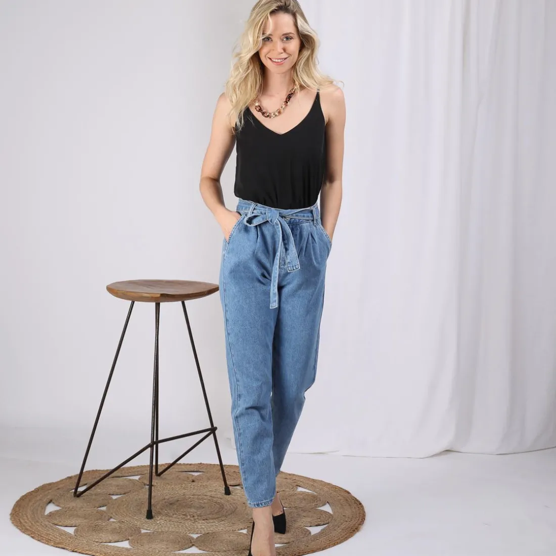 Blouse à bretelles asymétrique et fendue femme - Noir