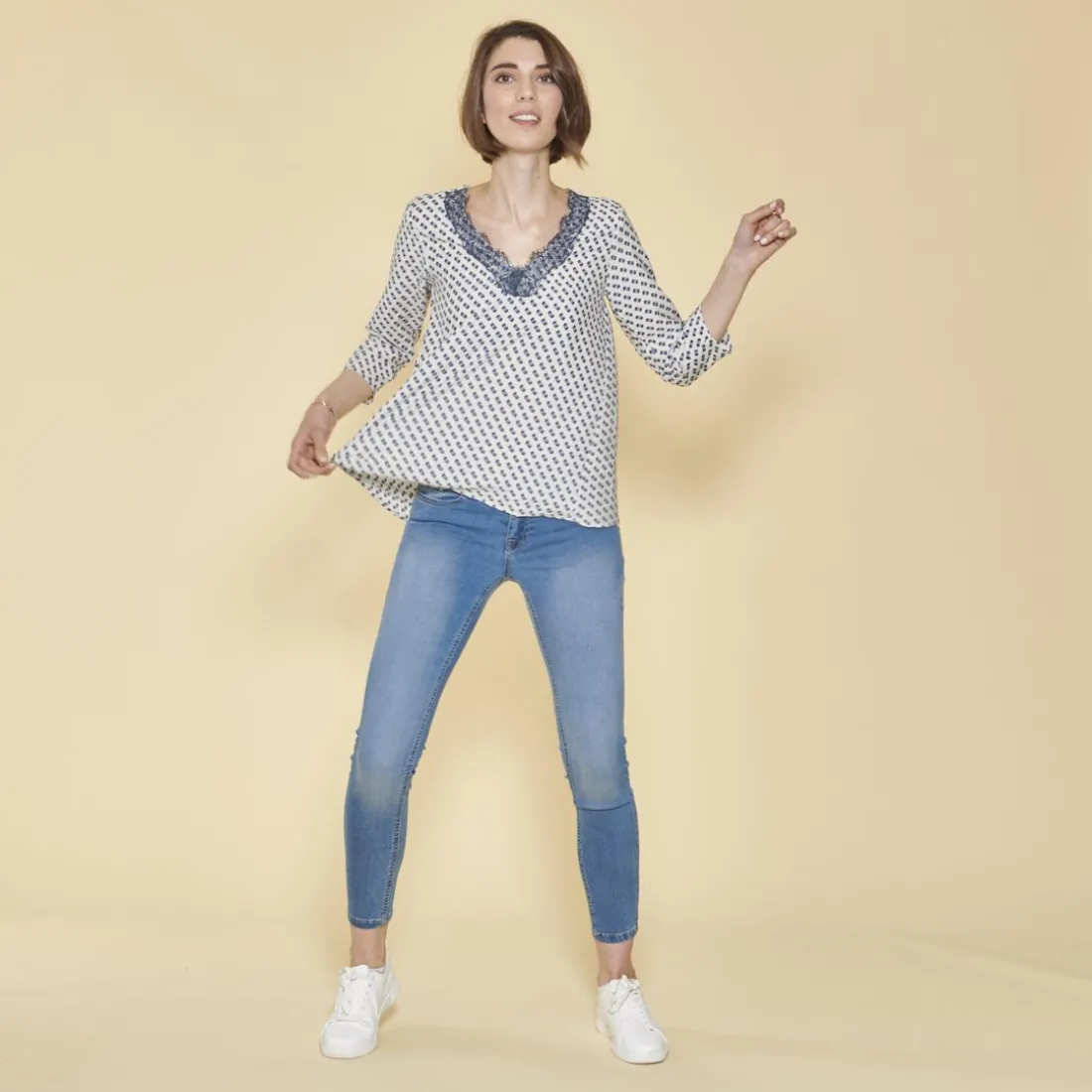 Blouse asymétrique imprimée col V dentelle manches 3/4 femme - Imprimé Écru blanc
