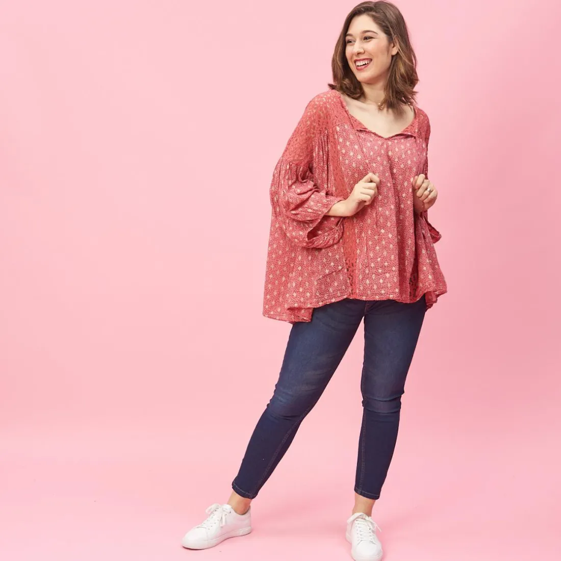 Blouse col V avec application de dentelle Klauda en coton