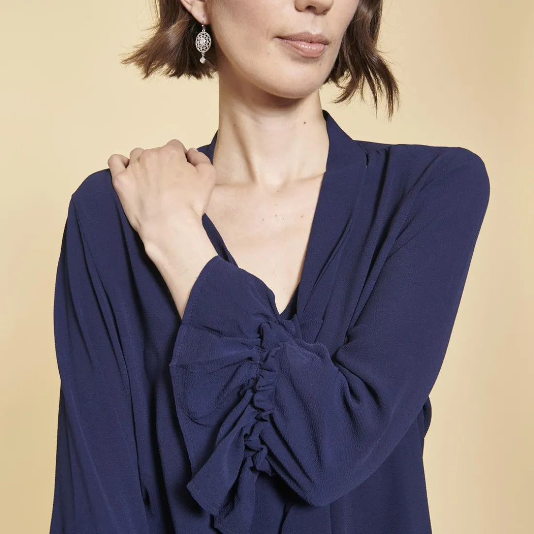 Blouse fluide manches volantées bleu marine