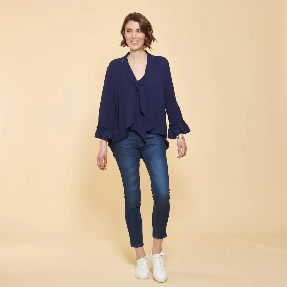 Blouse fluide manches volantées bleu marine
