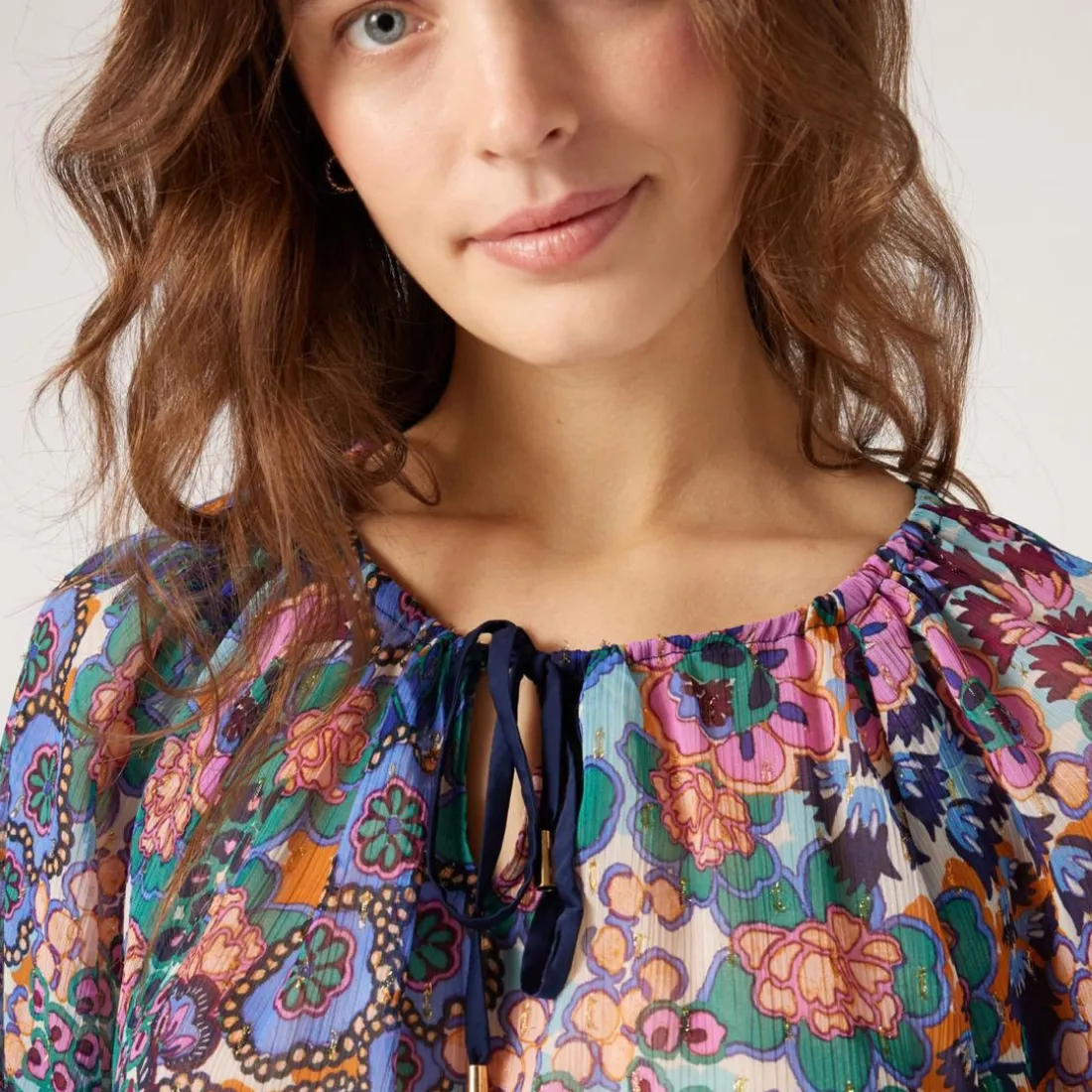 Blouse imprimée col avec lien bleu