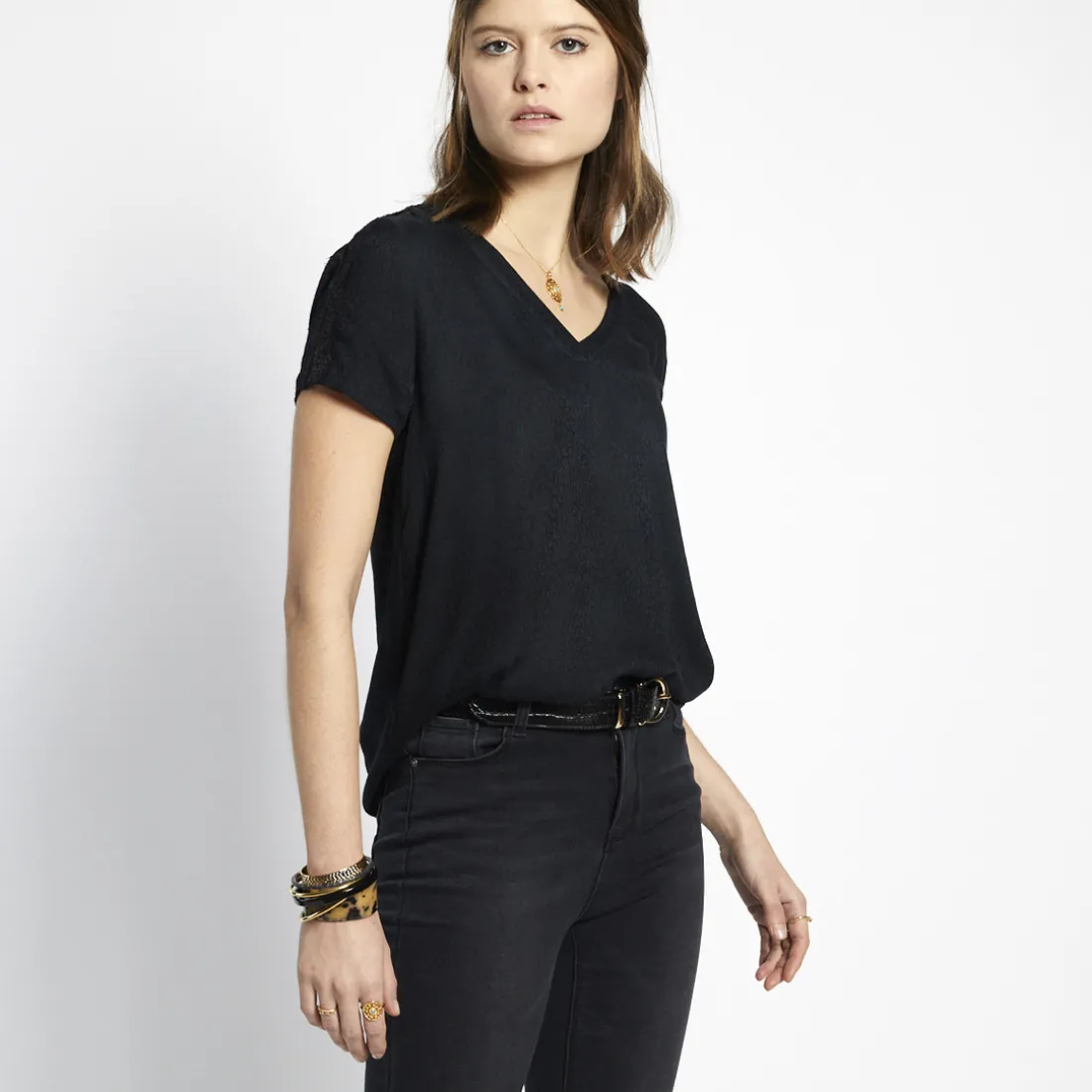 Blouse manches courtes col V détail dentelle Donna noir en viscose