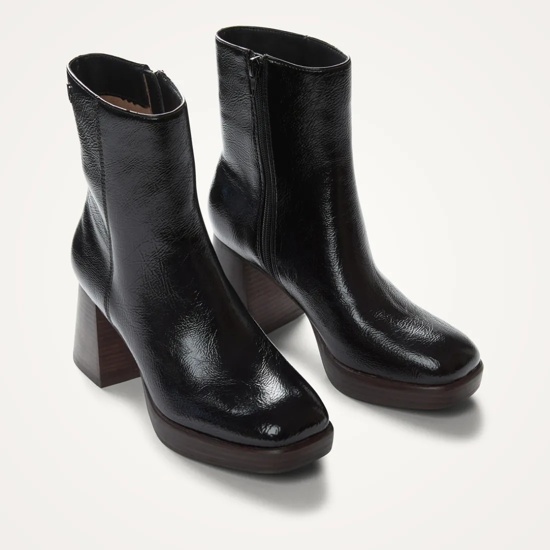 Bottines noires à plateforme et talon bois