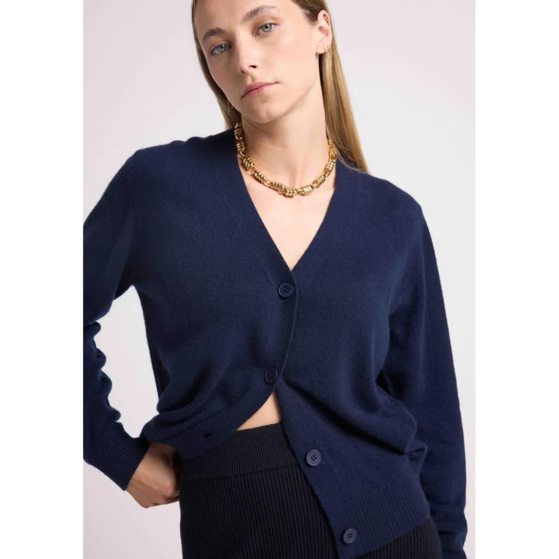 Cardigan boyfriend col V LEA en cachemire bleu marine
