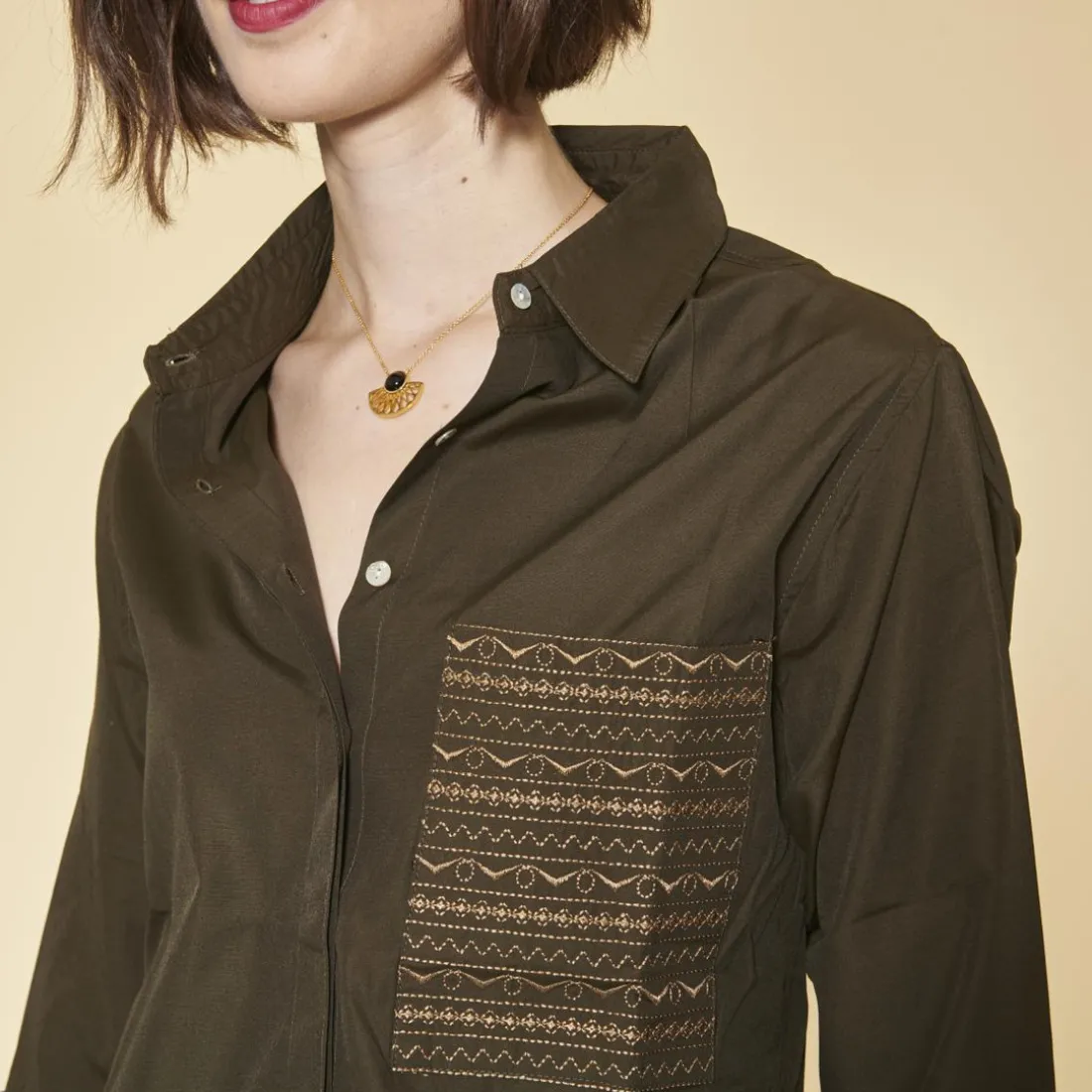 Chemise asymétrique fendue boutons latéraux manches longues femme - Kaki