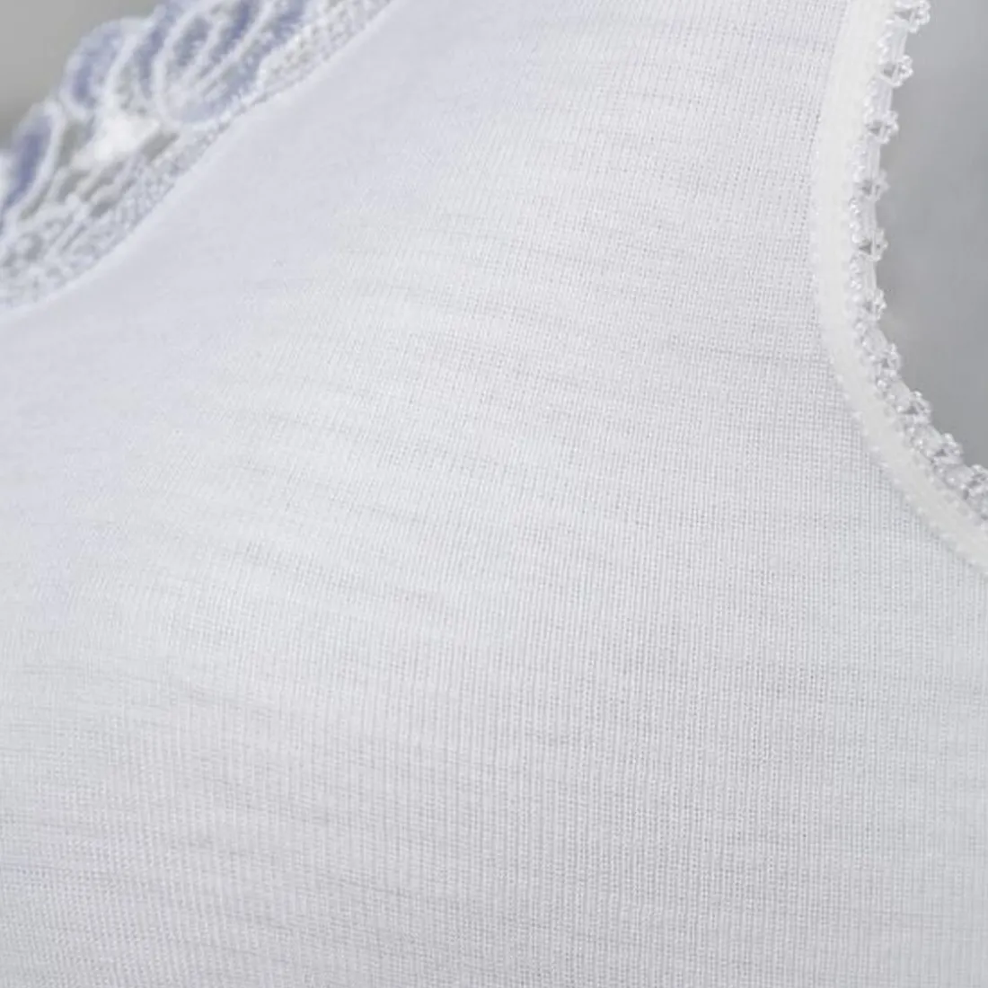 Débardeur avec encolure en guipure blanc