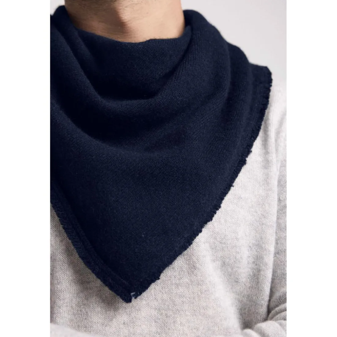 Echarpe carree franges unisexe IRMA en cachemire bleu marine