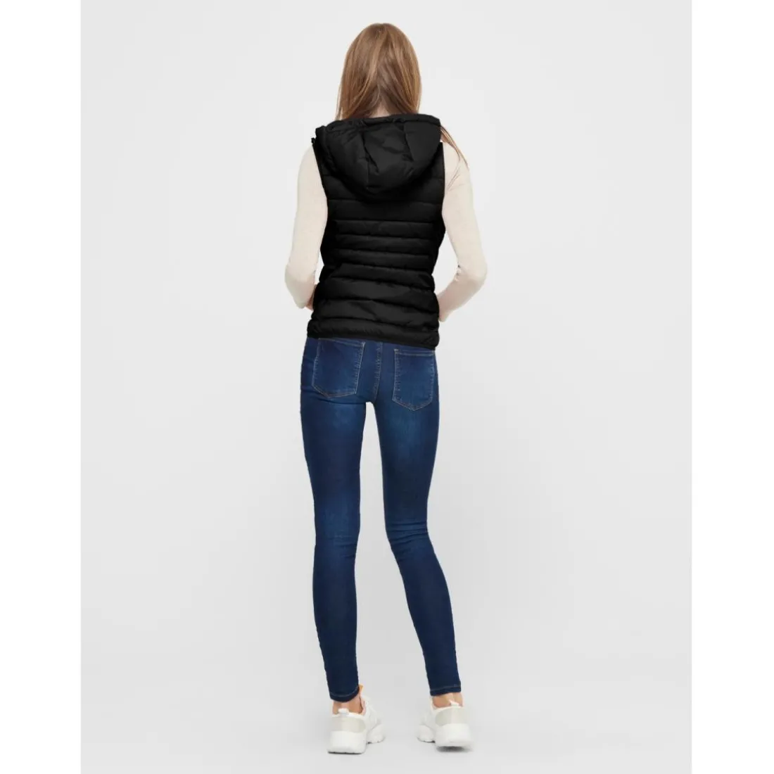 Gilet matelassé court capuche noir en nylon Bree