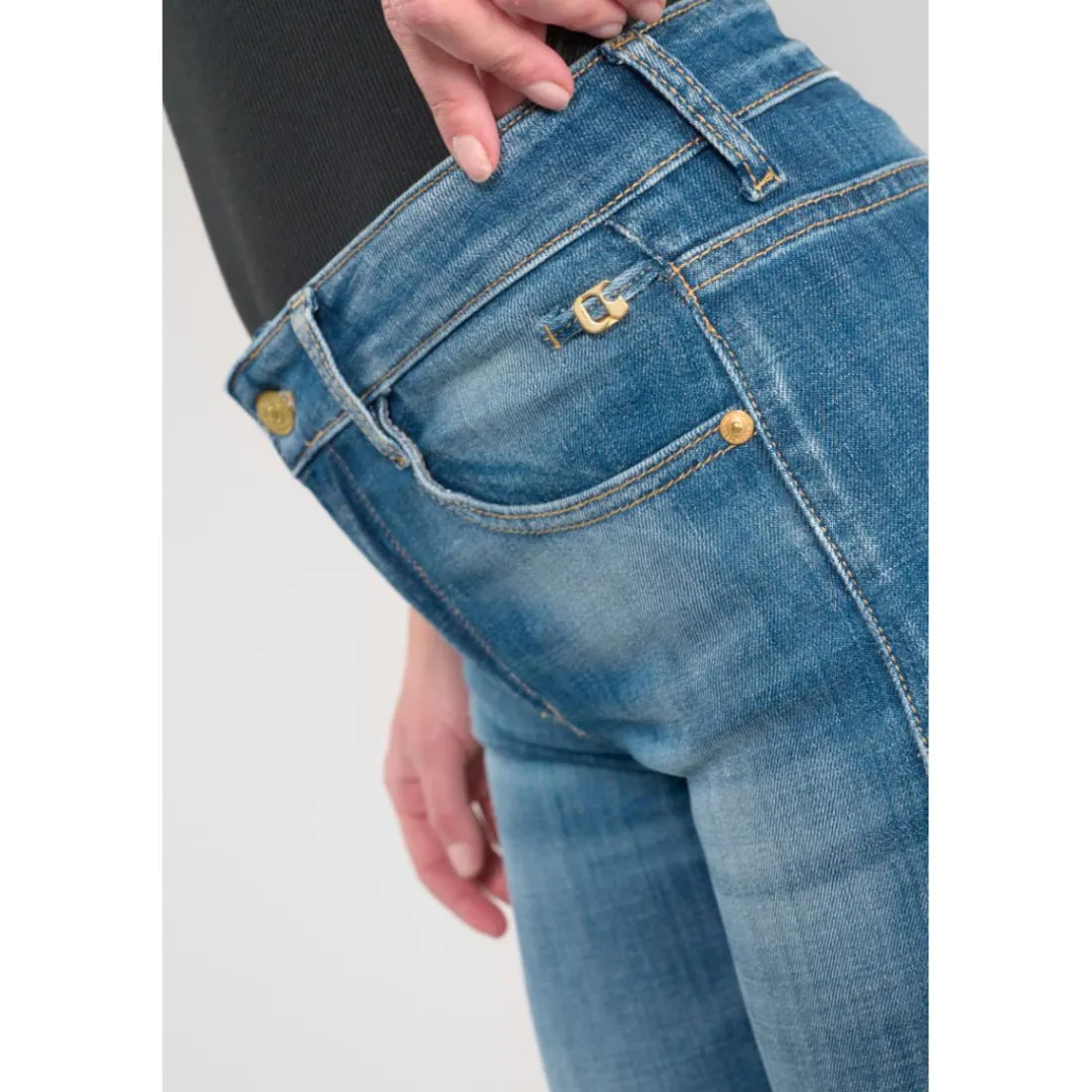Jeans mom 400/17, 7/8ème bleu Bea en coton