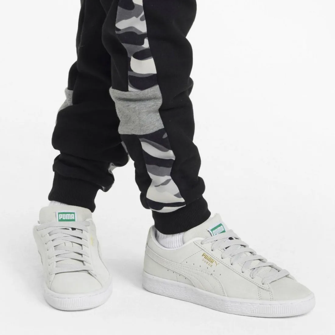Jogging ajusté à motif camouflage ESS+CAMO noir en coton