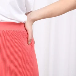 Jupe plissée unie longueur genoux corail
