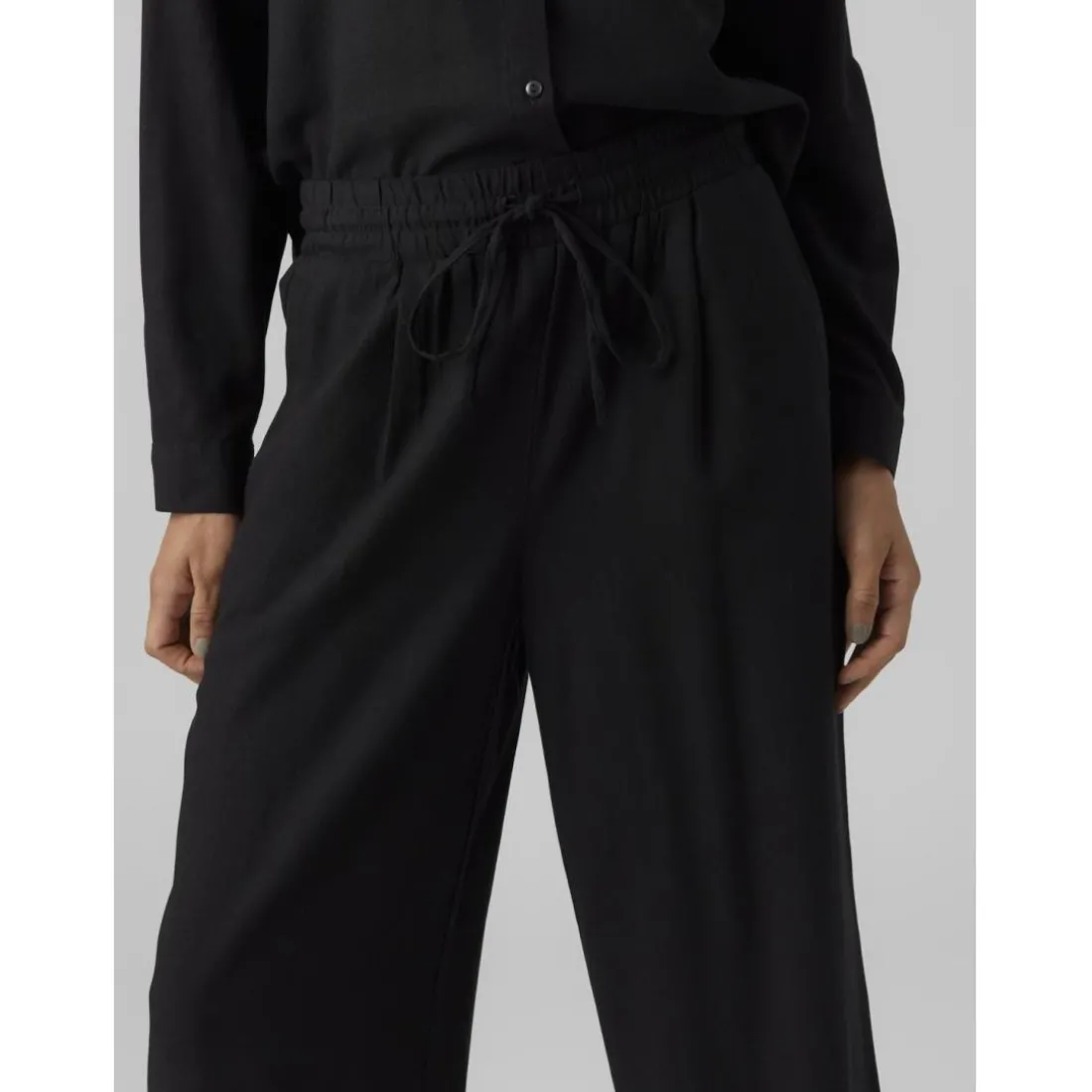 Pantalon à jambe large taille moyenne noir en viscose Nora