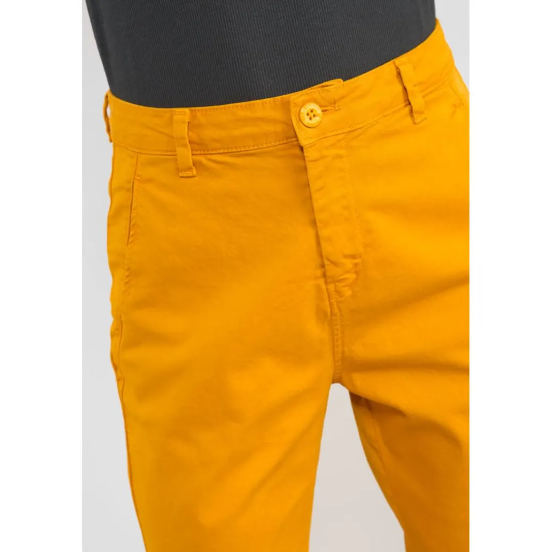 Pantalon chino ERLE jaune Ione