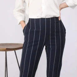 Pantalon rayé taille élastique poches et pinces dos femme - Rayé Bleu Marine