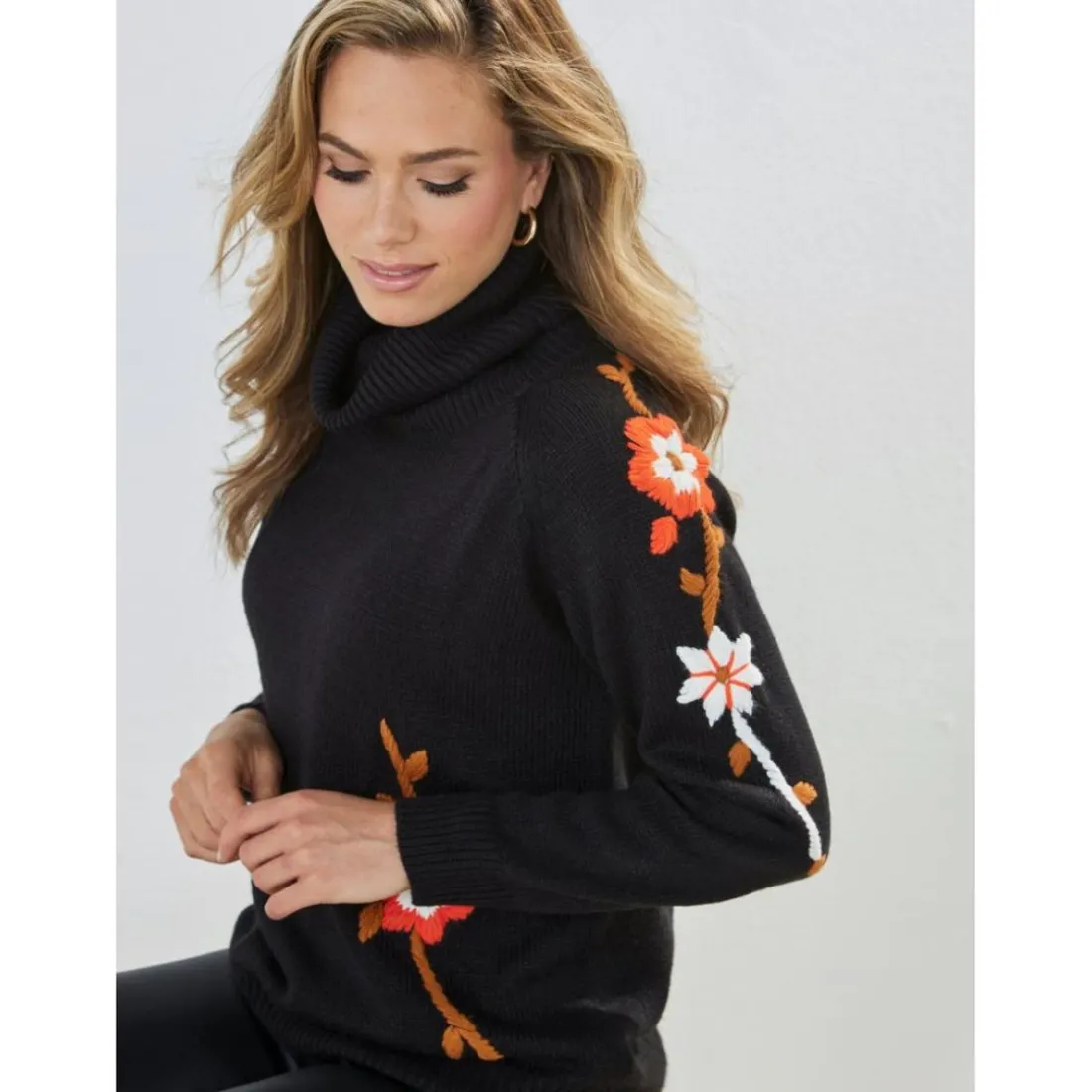Pull col montant avec broderie florale noir