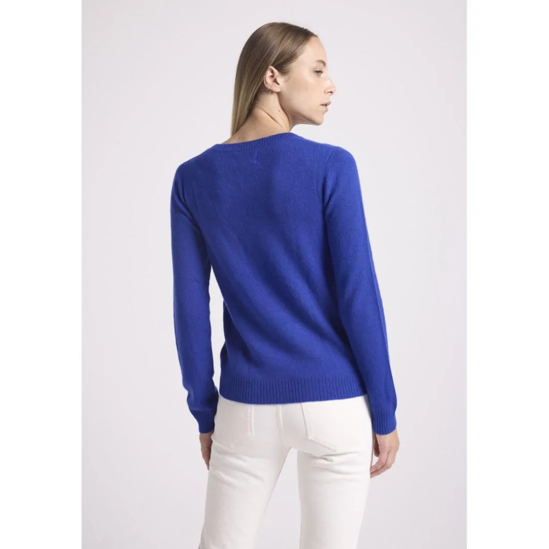Pull col rond colombe PAULINE en cachemire bleu roi et oiseau blanc