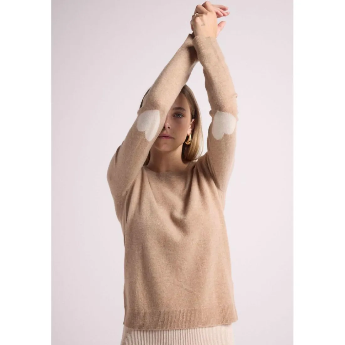 Pull col rond coudes cœurs ZAIME en cachemire new beige creme et coeurs blanc