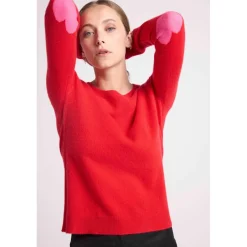 Pull col rond coudes cœurs ZAIME en cachemire rouge et cœurs rose