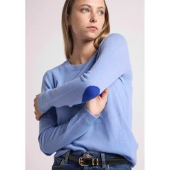 Pull col rond coudes cœurs femme ZAIME en cachemire bleu ciel et cœurs bleu roi