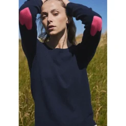 Pull col rond coudes cœurs femme ZAIME en cachemire bleu marine rose fluo