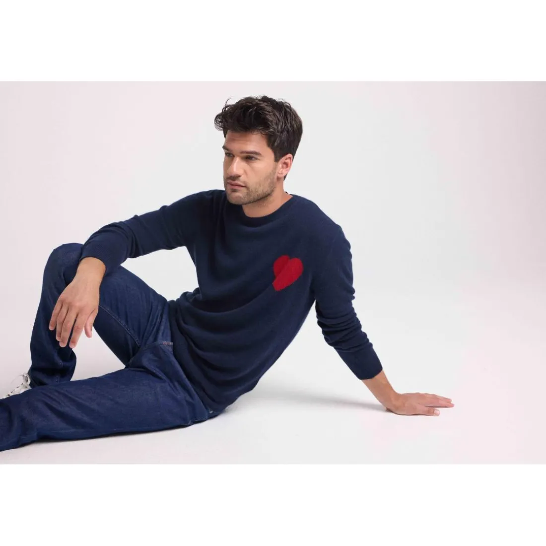 Pull col rond love heritage homme ZEMIR en cachemire bleu marine cœur rouge