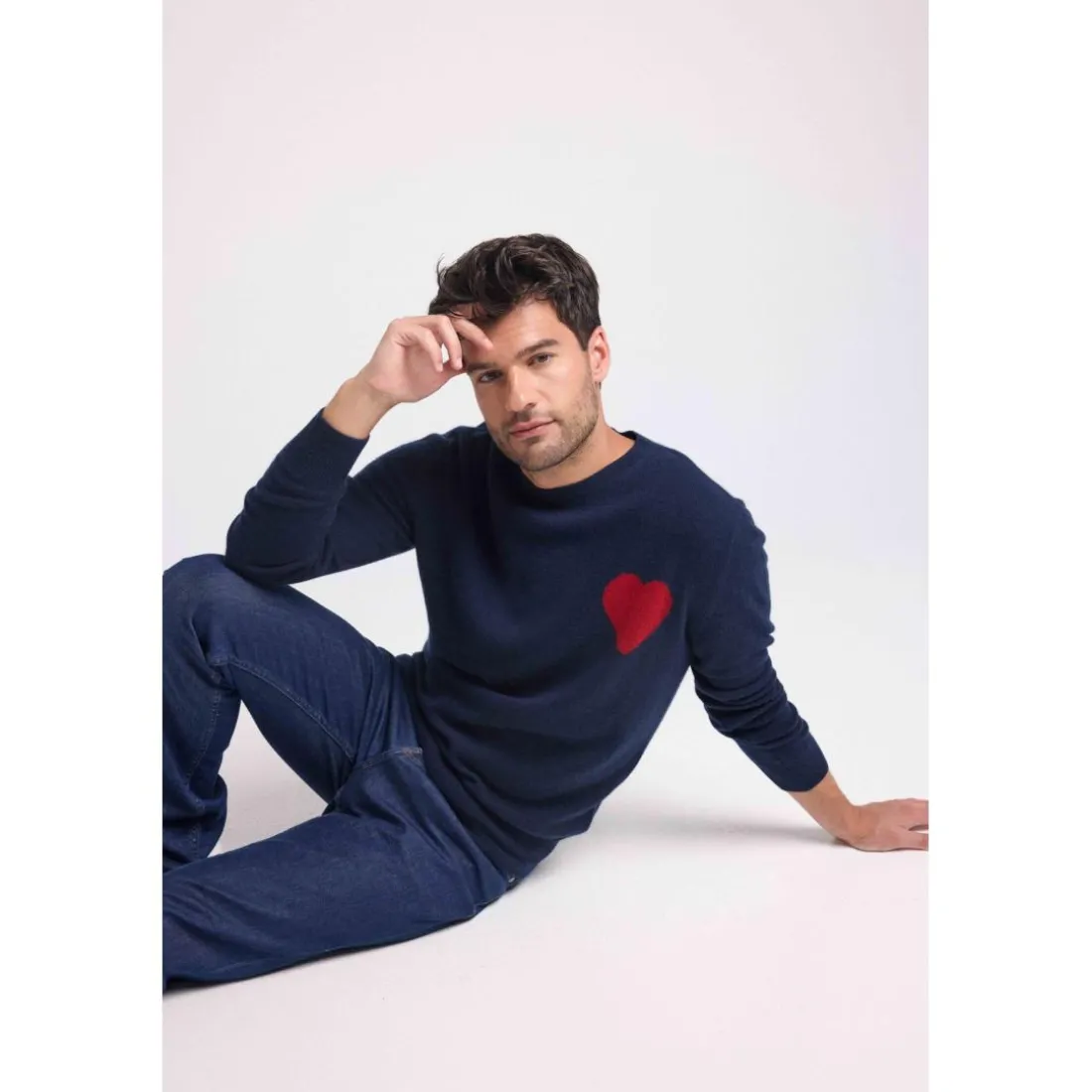 Pull col rond love heritage homme ZEMIR en cachemire bleu marine cœur rouge
