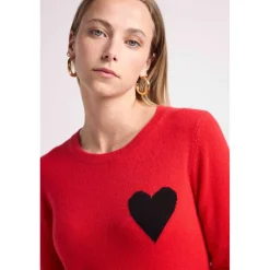 Pull col rond love heritage ZAPHIRA en cachemire rouge et cœur noir