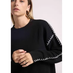 Pull col rond oversize surpiqures CLARISSE en cachemire noir et coutures blanches