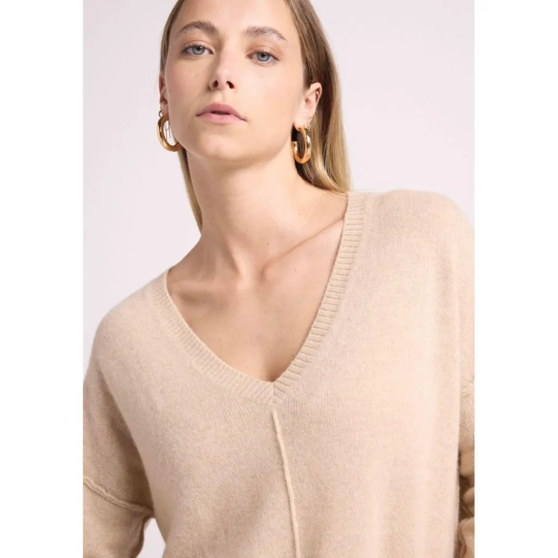 Pull col V oversize couture apparantes MANON en cachemire creme