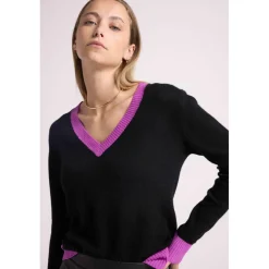 Pull col V rib contraste ZEPHANA en cachemire noir et rib violet