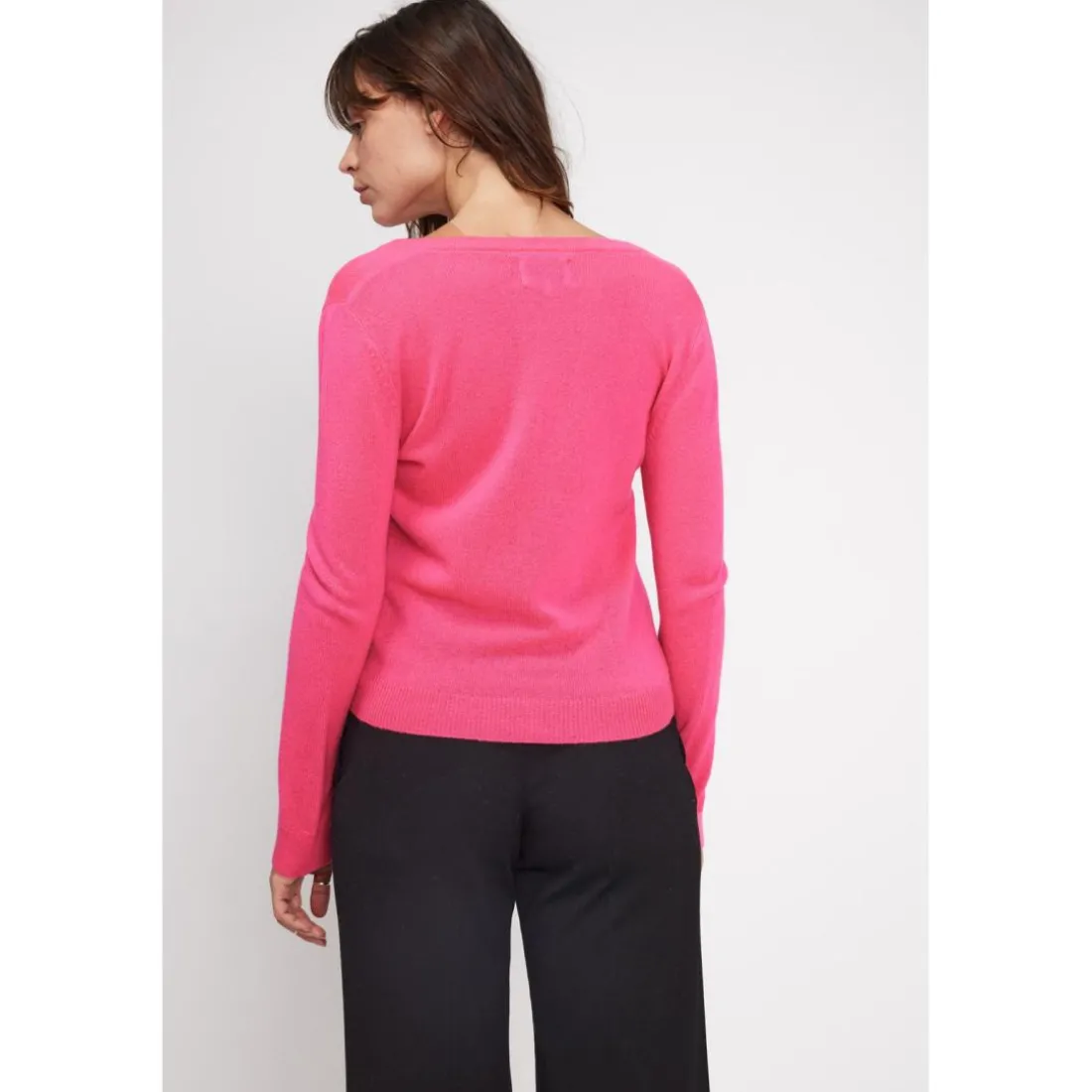 Pull femme col V ZEFINA en cachemire rose fluo