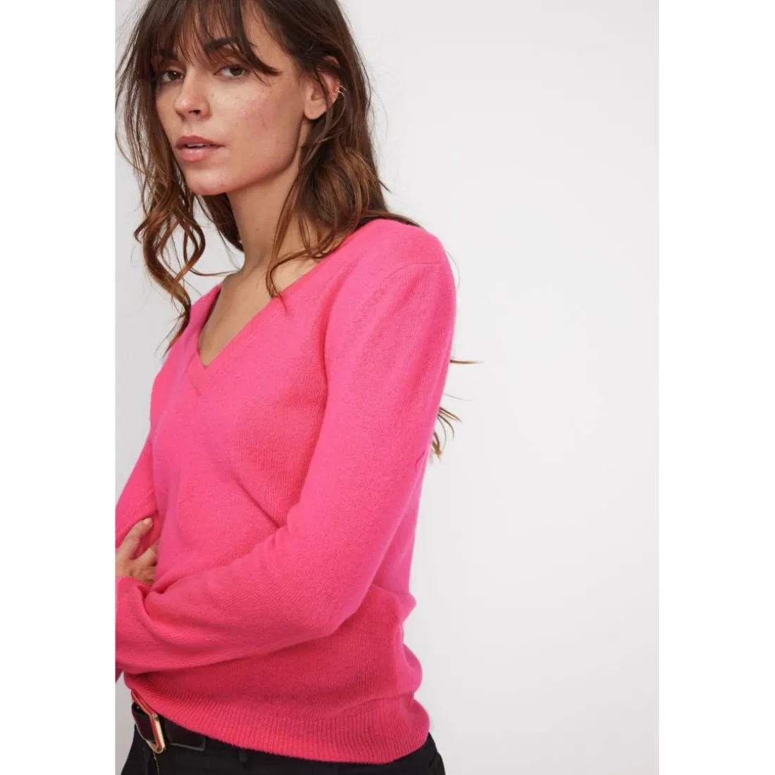 Pull femme col V ZEFINA en cachemire rose fluo