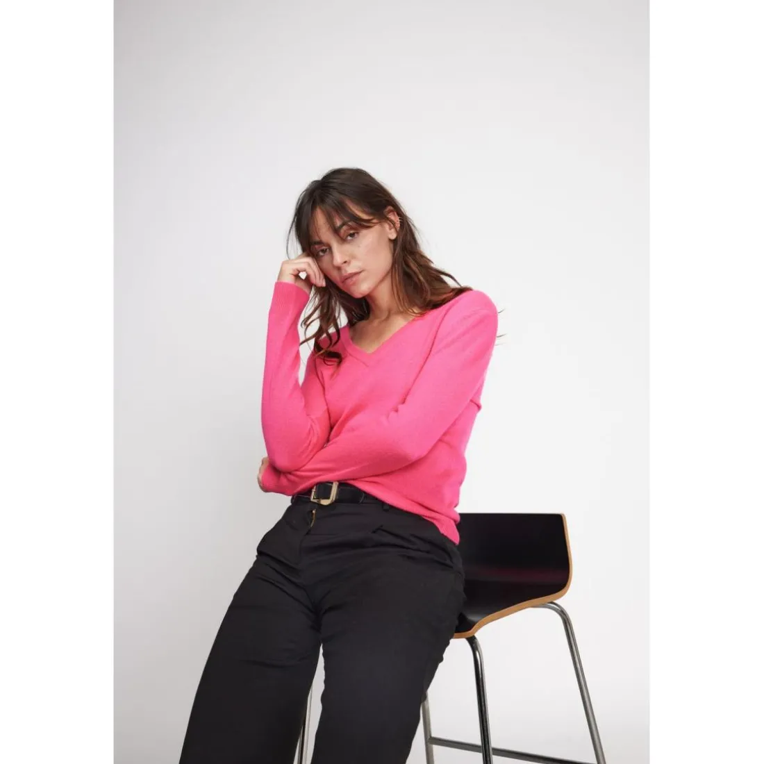 Pull femme col V ZEFINA en cachemire rose fluo