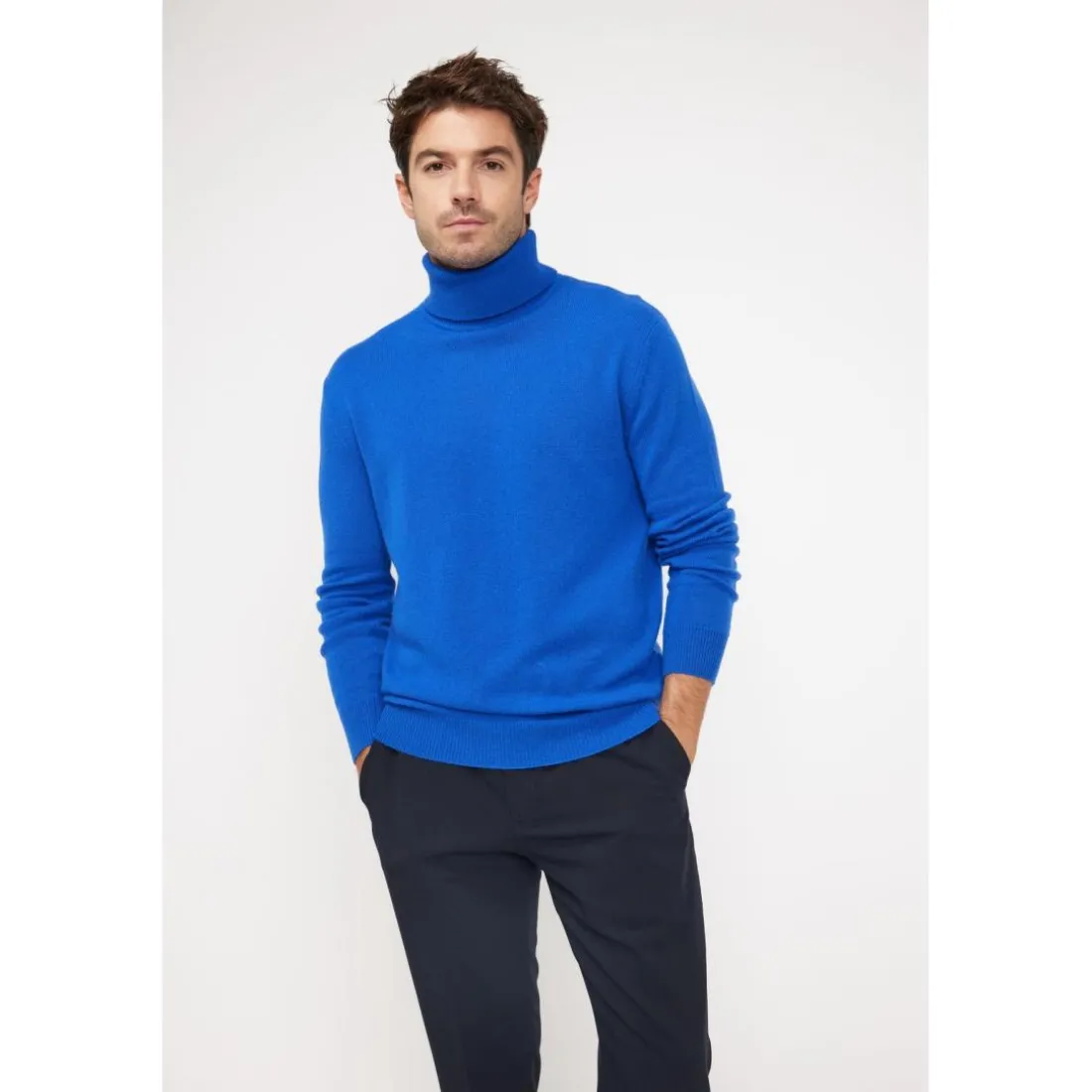 Pull homme col roule ZACHARY en cachemire bleu flashy
