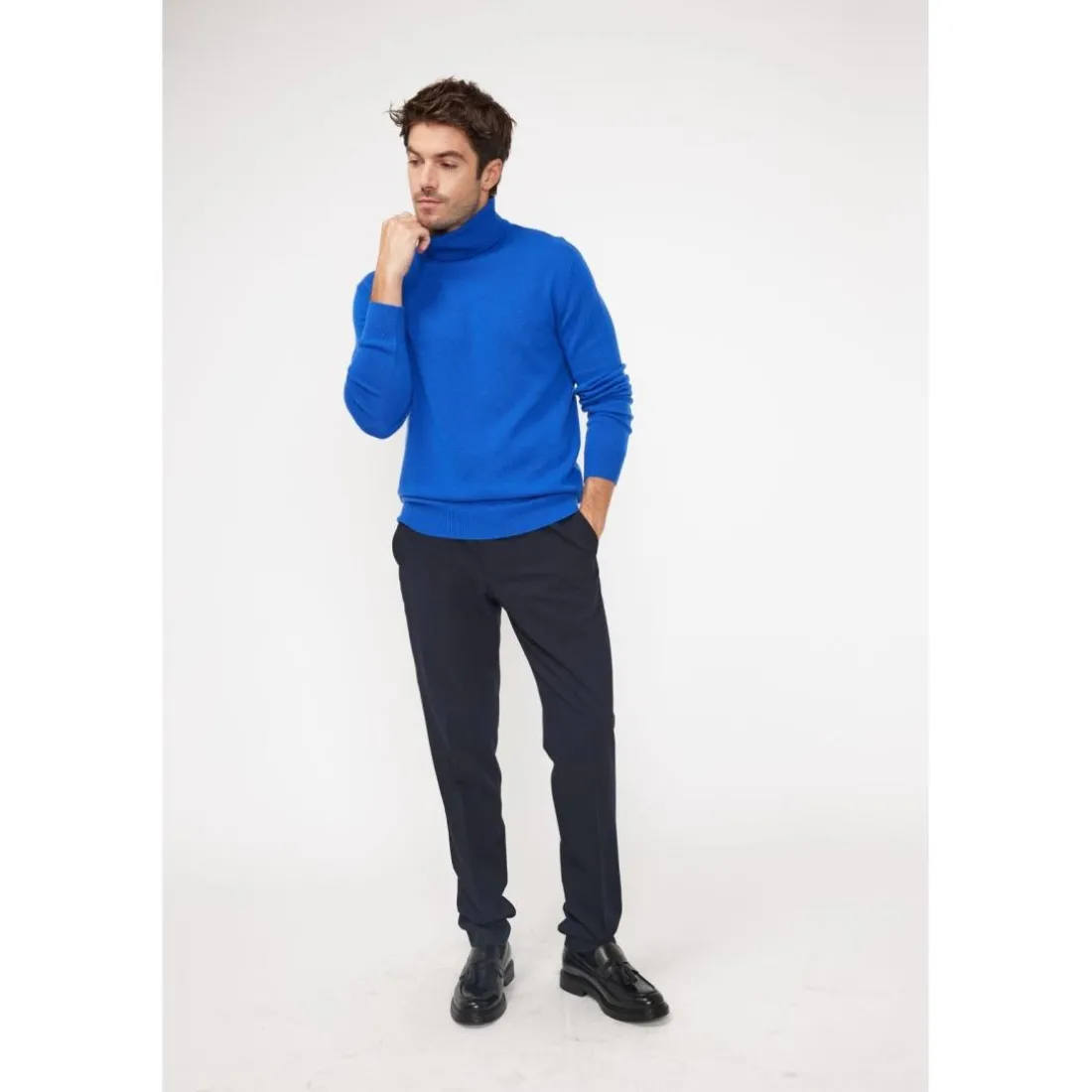 Pull homme col roule ZACHARY en cachemire bleu flashy
