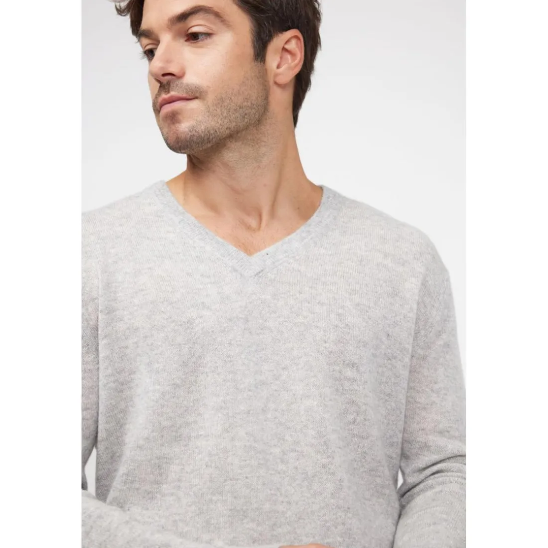 Pull homme col V ZAHER en cachemire gris perle