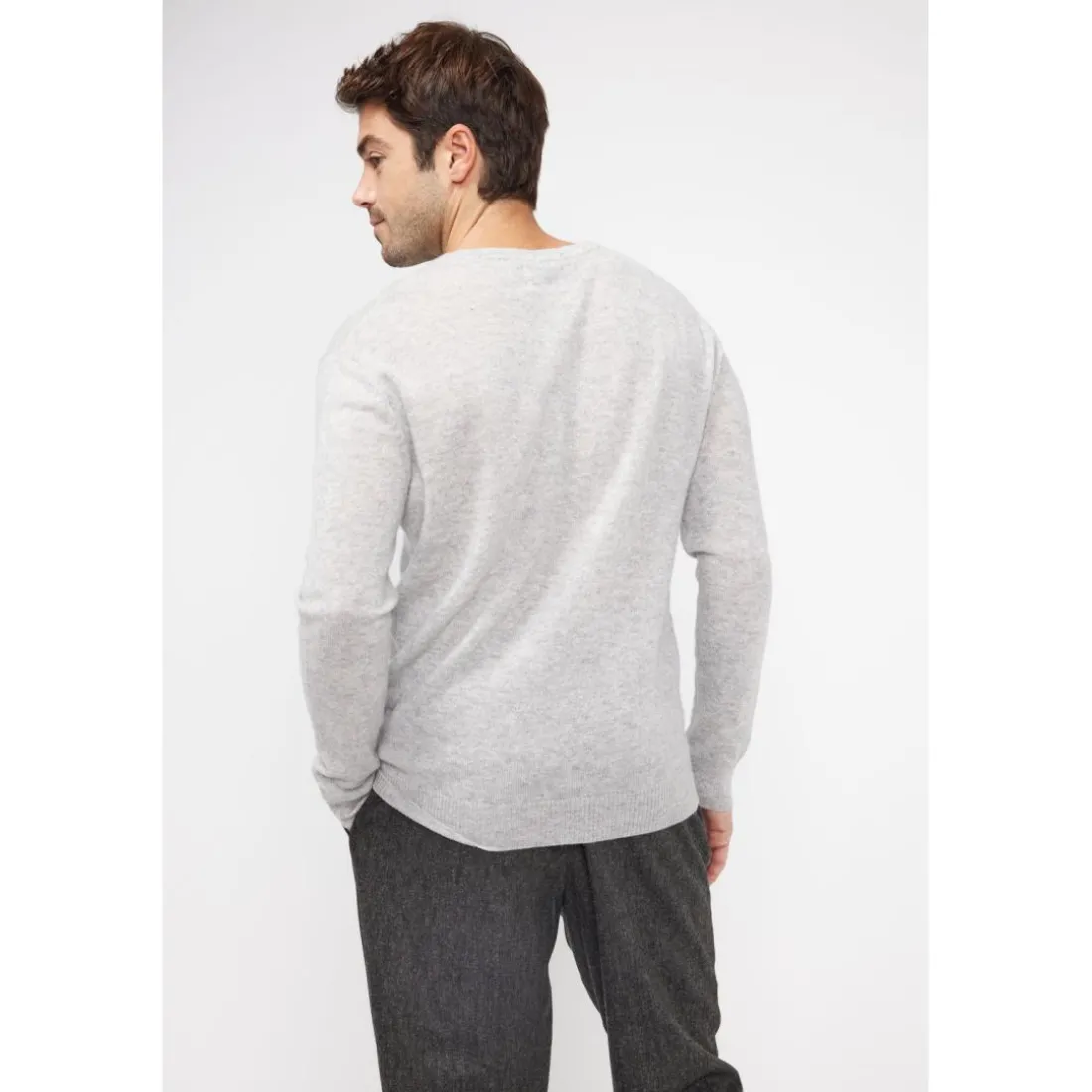 Pull homme col V ZAHER en cachemire gris perle