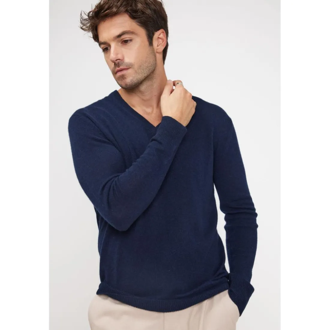 Pull homme col V ZAHER en cachemire bleu marine