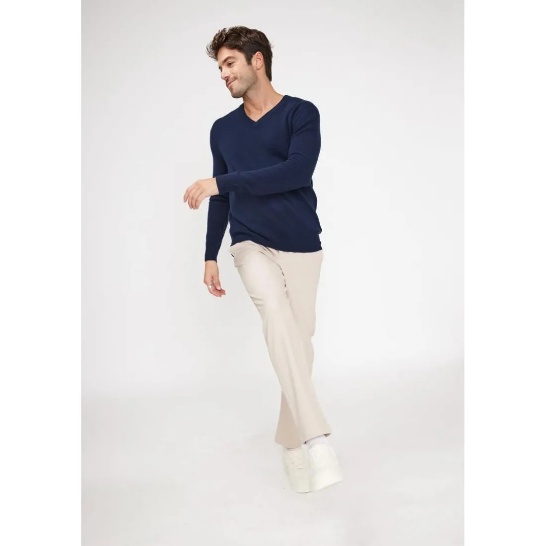 Pull homme col V ZAHER en cachemire bleu marine
