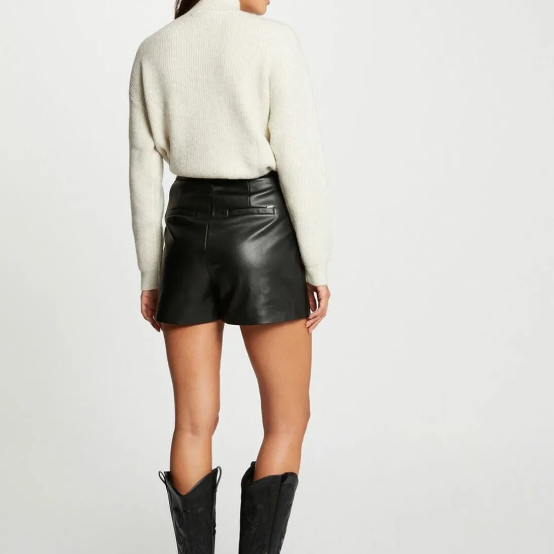 Pull manches longues avec boutons ivoire en viscose