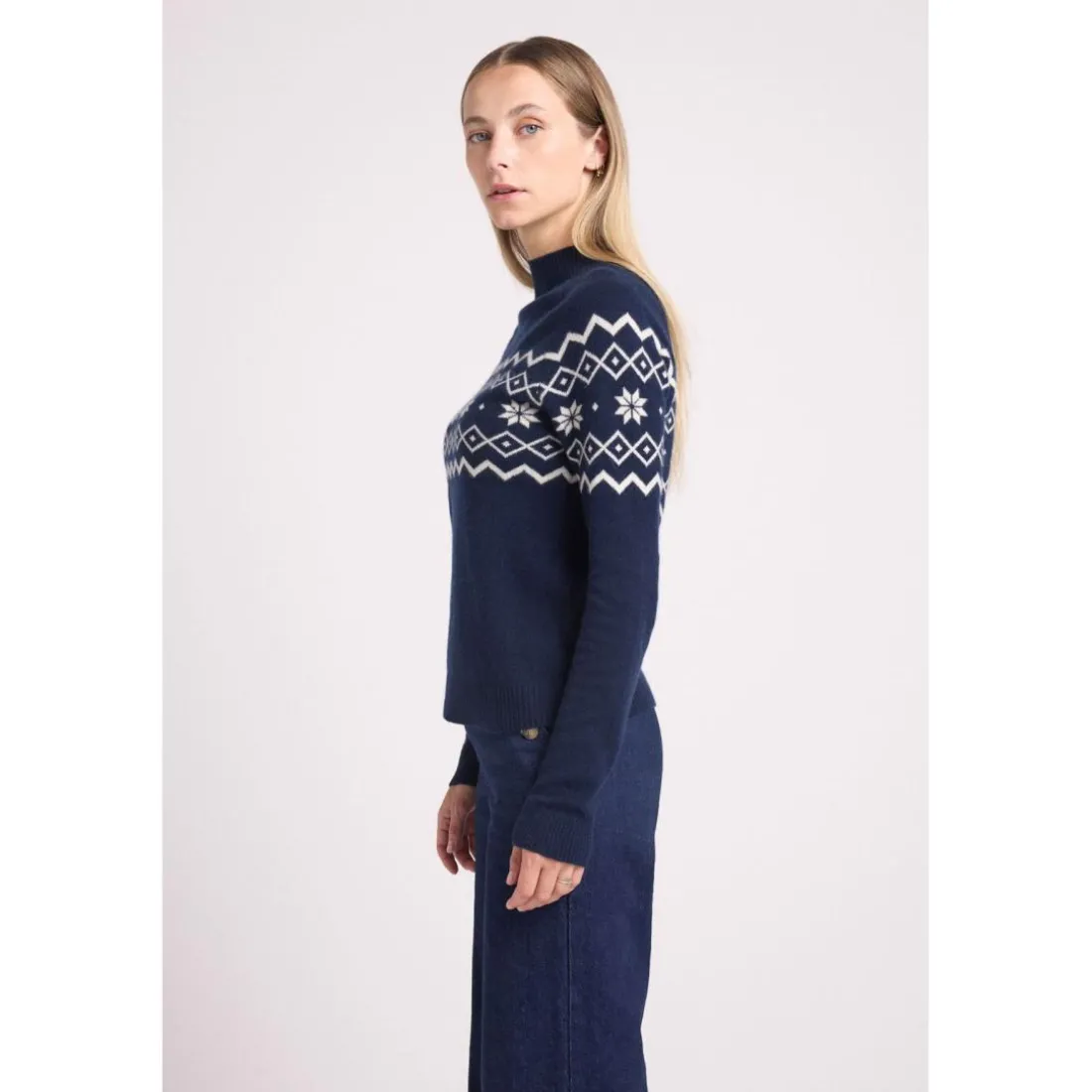 Pull montagne col montant CLARA en cachemire bleu marine et blanc