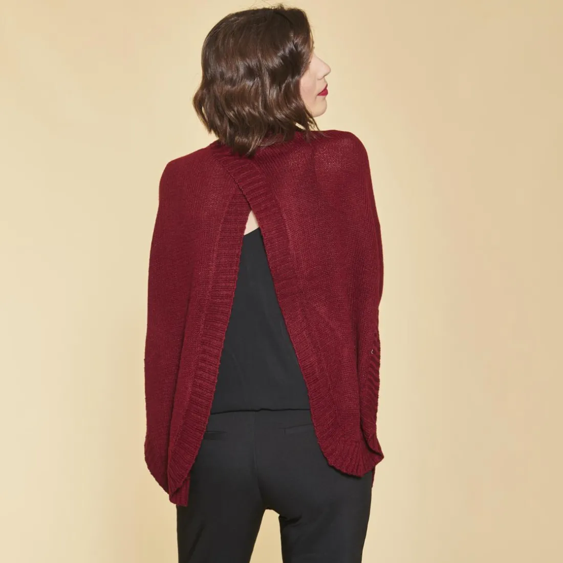 Pull poches plaquées bas arrondi fendu et dos croisé femme - Rouge Grenat