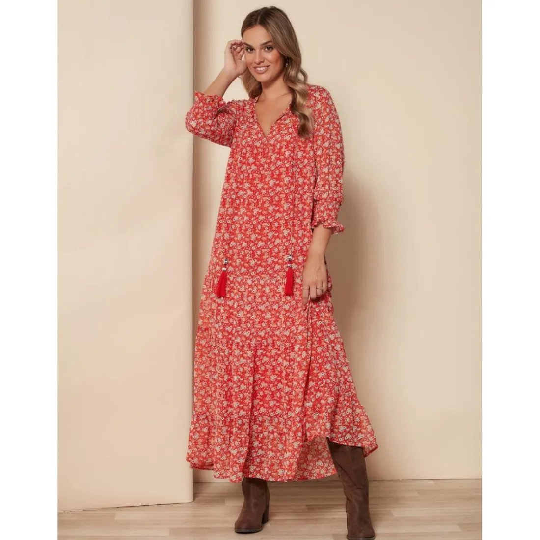 Robe à fleurs avec panneaux à volants rouge brique