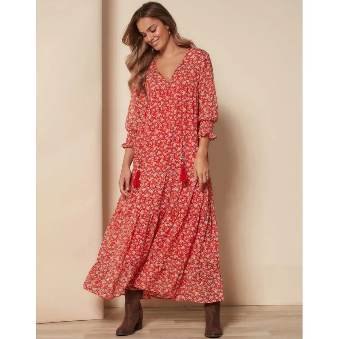 Robe à fleurs avec panneaux à volants rouge brique