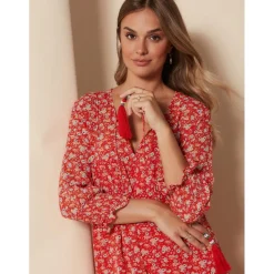Robe à fleurs avec panneaux à volants rouge brique