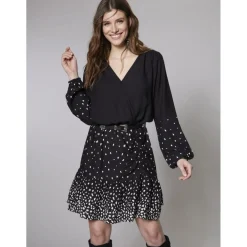 Robe à manches longues et décolleté en V avec volants noir