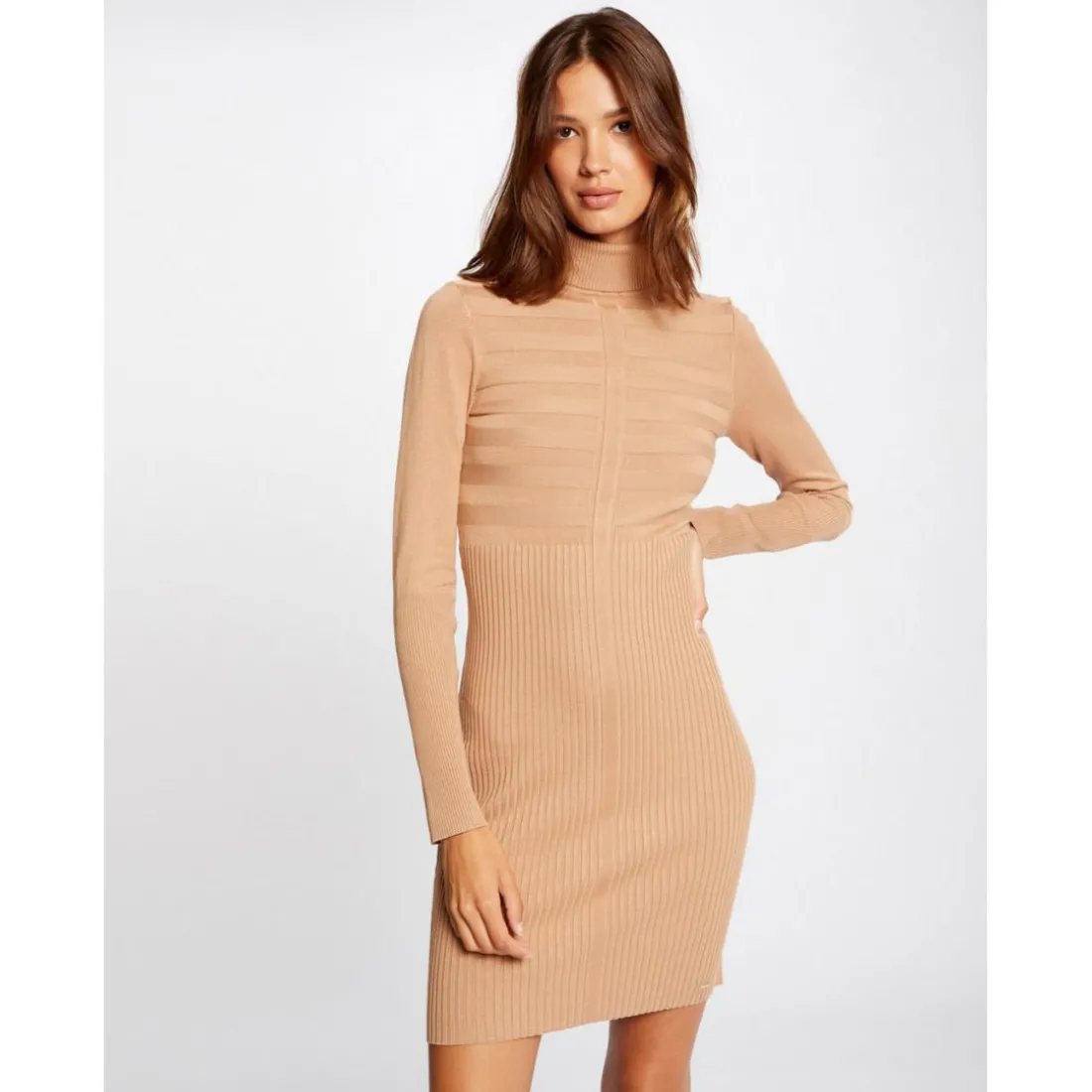 Robe ajustée col roulé maille fine beige en viscose