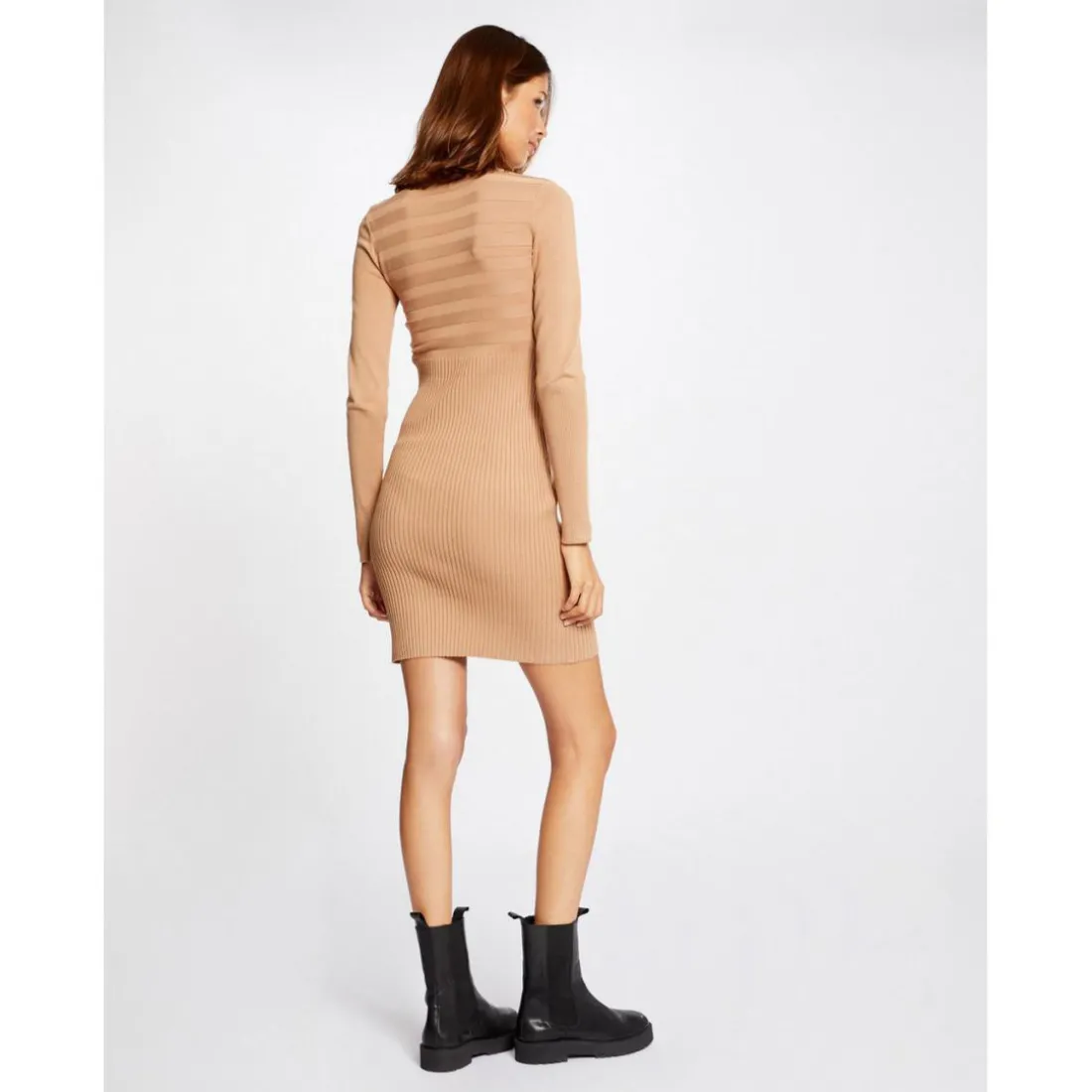 Robe ajustée col roulé maille fine beige en viscose