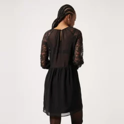 Robe avec dentelle